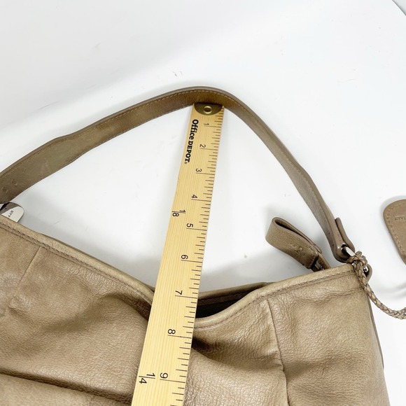 REPOSH Cole Haan Tan Leather Single Strap Silver Hardware Zip Top Hobo REPOSH - Picture 11 of 16